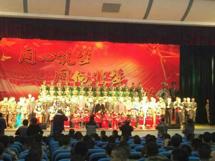 特型演員陳家甫春節(jié)到成都軍區(qū)某訓練基地慰問演出